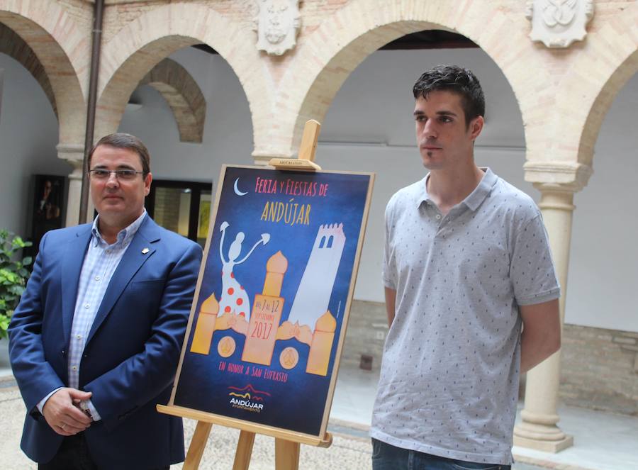 Pedro Luis Rodríguez con el cartelista de la Feria.