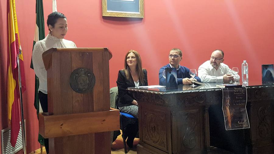 Acto de presentación del libro en el Palacio de los Niños de Don Gome. /J. C. GONZÁLEZ