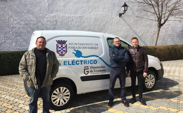 El Ayuntamiento de La Puebla adquiere una furgoneta 100% eléctrica