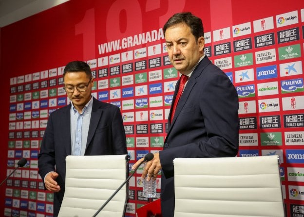 El vicepresidente Kangning Wang y el director general Antonio Fernández Monterrubio, en su presentación.