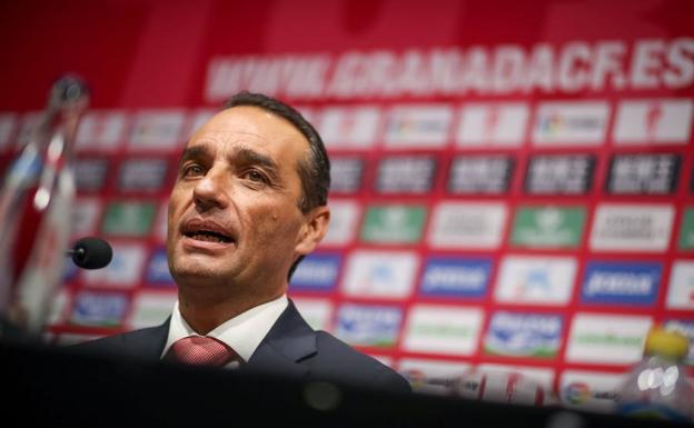 José Luis Oltra en ruead de prensa.