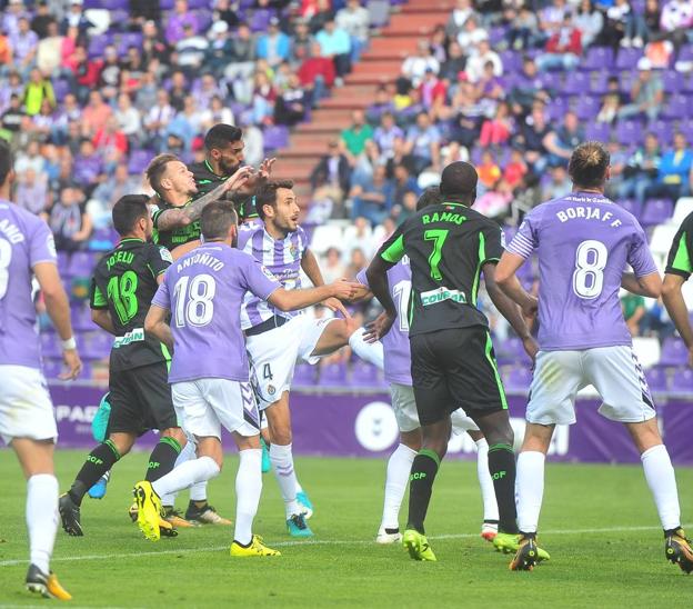 Imagen del partido entre el Valladolid y el Granada CF.