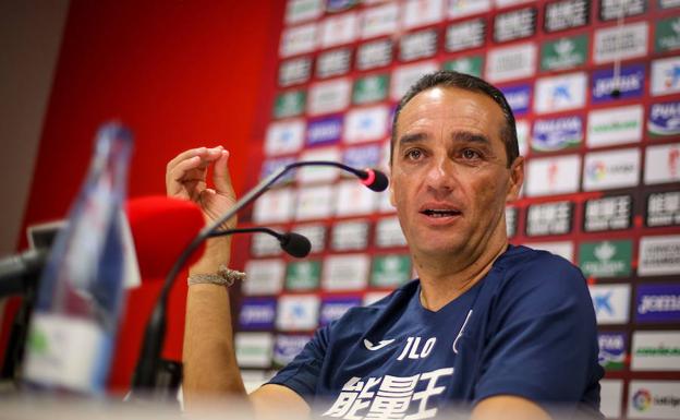 Jose Luis Oltra, entrenador del Granada CF en rueda de prensa.