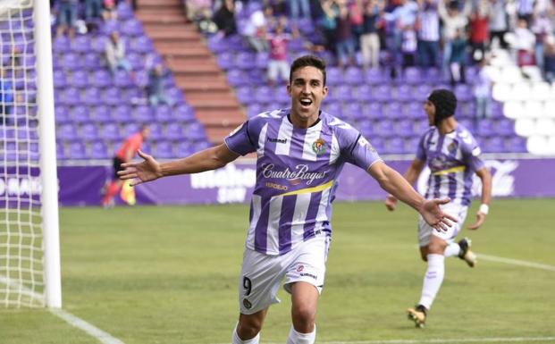 Mata celebra el gol marcado para el Real Valladolid en el partido contra el Granada.