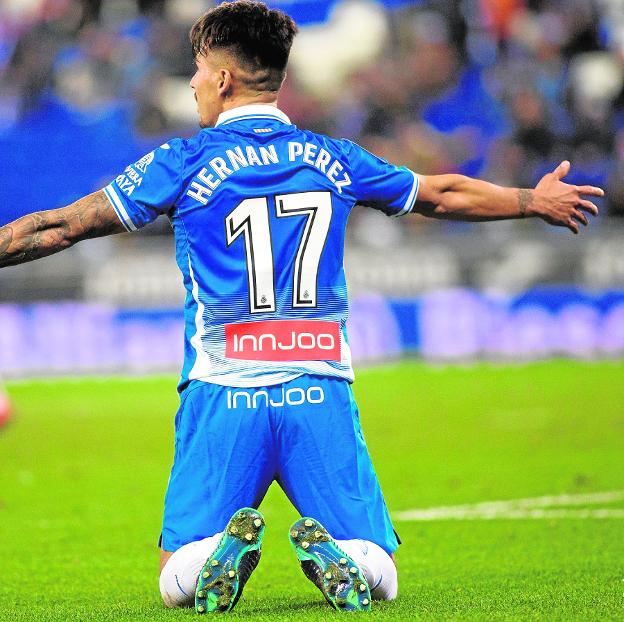 El delantero paraguayo del Espanyol Hernán Pérez, ahora cerca del Getafe, durante el partido ante el Girona esta temporada. /EFE