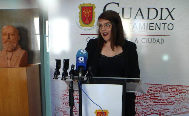 Beatriz Postigo presentó el programa de actividades. /IDEAL GUADIX