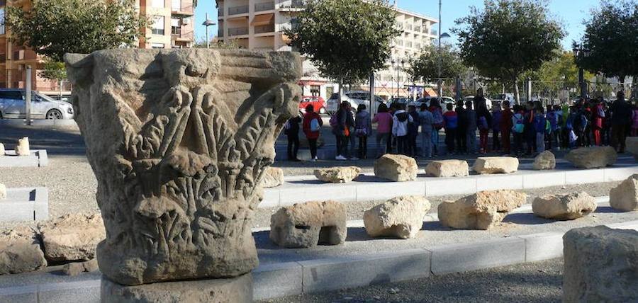 Las visitas al Teatro Romano «Acci» se realizan los sábados a las diez de la mañana