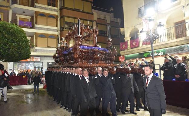 Procesión de la Hermandad del Paso Negro, que realizó el tradicional Santo Entierro de Cristo, el pasado Viernes Santo en Huércal-Overa./P. A.