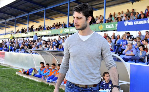 La salida de Juan Ferrando provocaría la llegada del cuarto entrenador en menos de un año