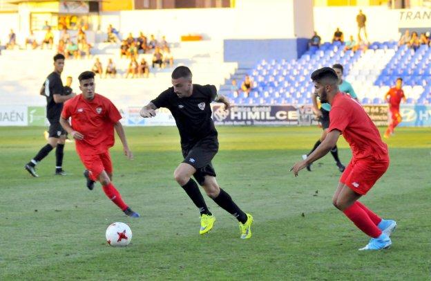 El Linares Deportivo ha ido de menos a más en su pretemporada y ante el Sevilla C dejó una grata imagen a la afición.