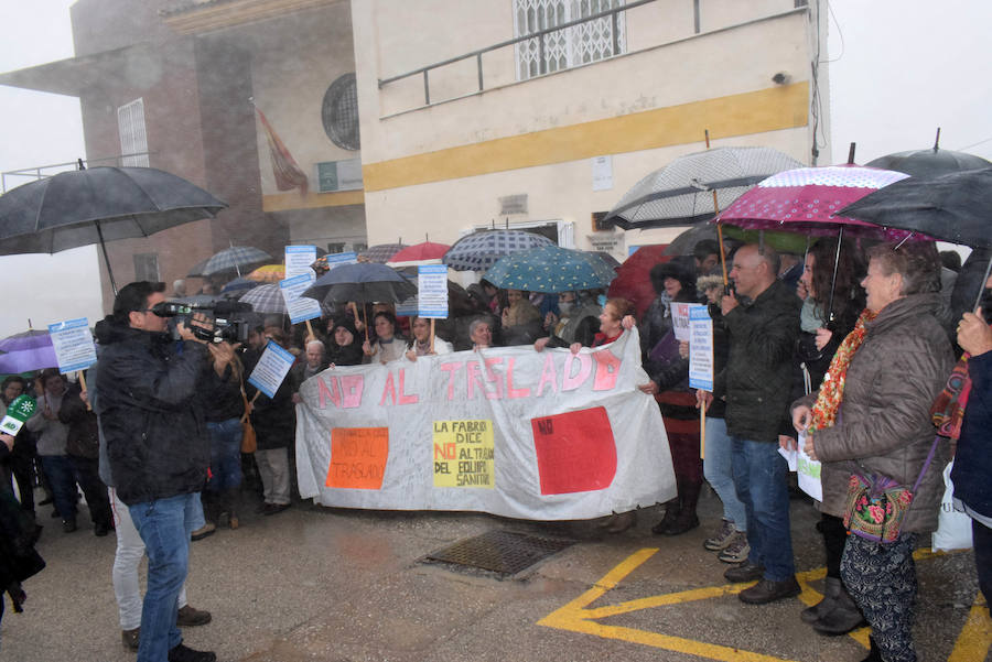 500 vecinos de Loja "se mojan" para impedir que sus sanitarios sean trasladados