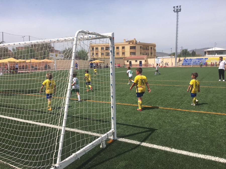 300 niños de toda la provincia participan en la IV Huétor Tájar Cup