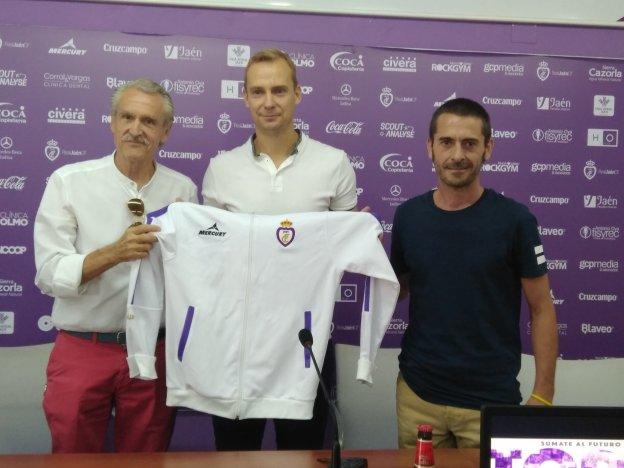 Manuel Quesada, Emilio Muñoz y Salvador Márquez, ayer en la sala de prensa del Real Jaén.