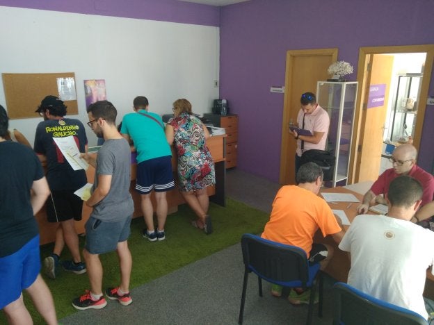 Las oficinas del club blanco han recibido la visita de un buen número de aficionados.