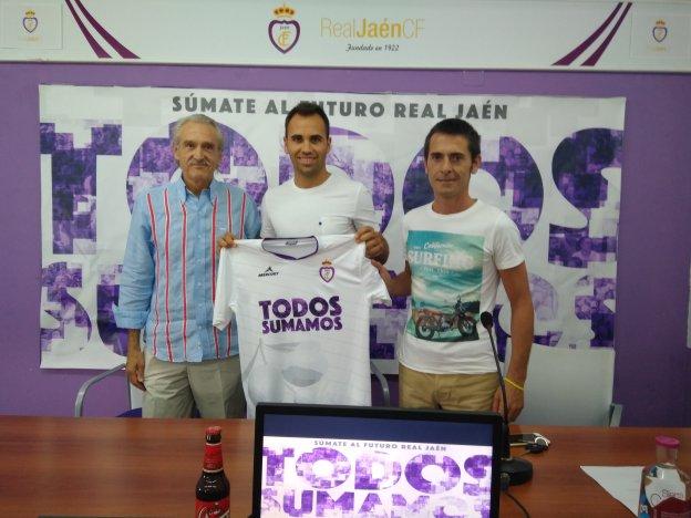 Montes, que ya debutó en Copa, tiene su ficha tramitada para poder jugar el domingo.