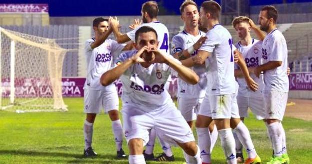 Copete celebrando el gol ante el Maracena.