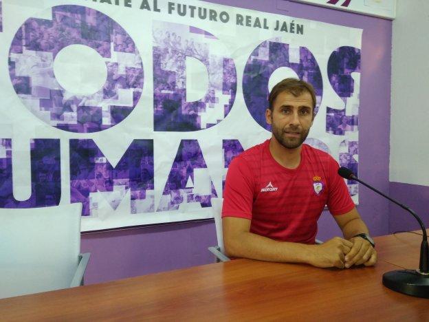 El técnico del Real Jaén aseguró ayer en rueda de prensa que no podrá contar ni con Cervera ni con Pico, ambos por lesión.