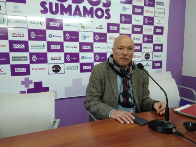 Andrés García Tébar ofreció ayer una rueda de prensa previa al partido ante el Huétor Tájar./JOSÉ A. GUTIÉRREZ