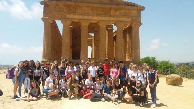 Imagen de los alumnos roqueteros durante su visita a Sicilia.