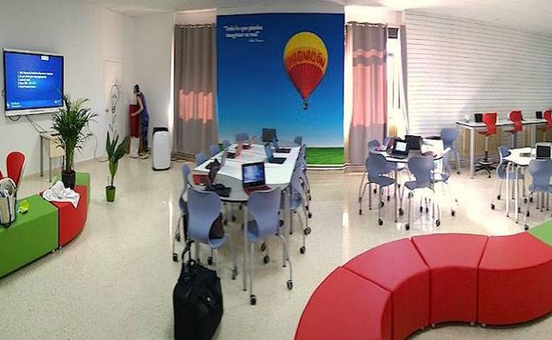Vista del aula equipada con nuevas tecnologías.