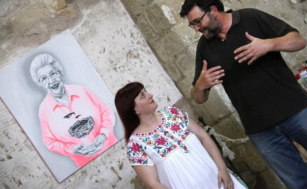 La artista Pepa Salas junto a Manuel Berlanga, de la Fundación Huerta de San Antonio.