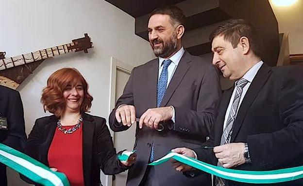 La alcaldesa de Úbeda, el consejero de Turismo y el presidente de Diputación./