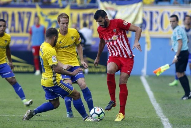 Javi Álamo jugó en Cádiz por primera vez de titular en esta temporada oficial.
