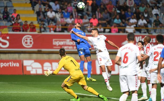 El Almería amarra un punto importante en León