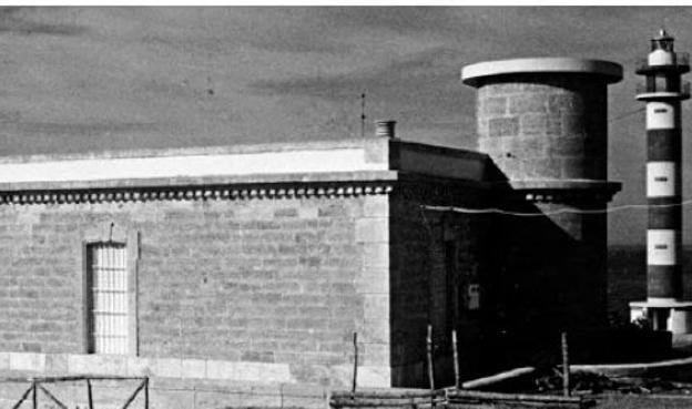 Antiguo y nuevo faro de Adra con vivienda. :: ideal