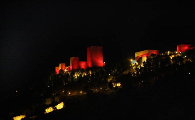 Iluminación anterior del Castillo en una campaña sobre el cáncer de mama/