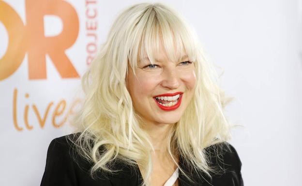 Sia publica una foto suya desnuda para evitar que sea vendida