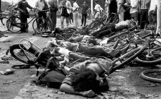 Jóvenes muertos por los disparos del Ejército chino durante la masacre de Tiananmen ./AP