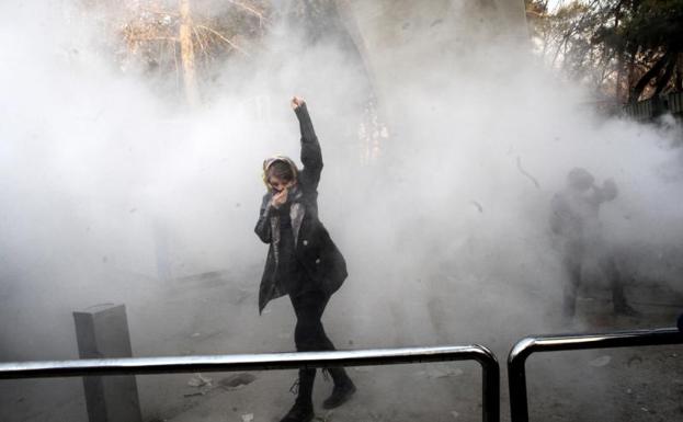 Una estudiante iraní, en una protesta. /Efe