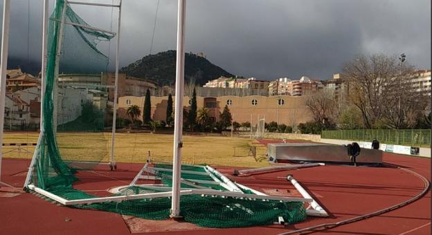 El derribo de la jaula de lanzamientos supone el principal obstáculo./