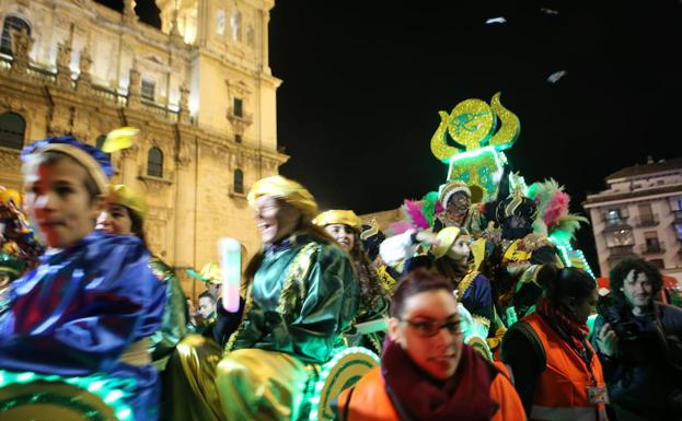 La cabalgata reparte 6.500 kilos de caramelos por las calles de Jaén