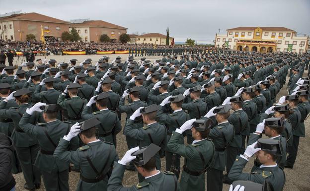 Jura de bandera en la Academia de Baeza el pasado diciembre. /EFE