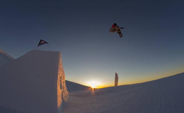 Anochece en el Snowpark de Sierra Nevada