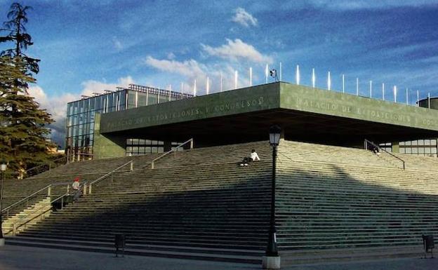 En estado muy grave un hombre tras precipitarse por las escaleras del Palacio de Congresos de Granada