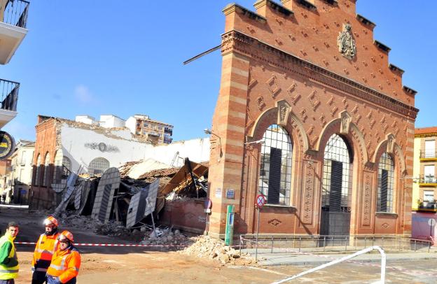 Un mes después de su derrumbe, este es el estado que presenta el Mercado de Santiago./ENRIQUE