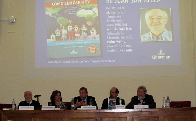 «Hemos caído en el pragmatismo educativo, en solo cómo vivir mejor»