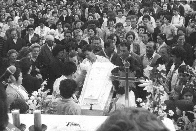 En entierro de la niña asesinada. /TORRES