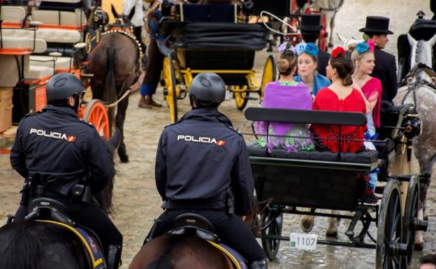 Ambiente en el primer día de la Feria de Abril de Sevilla. /EFE