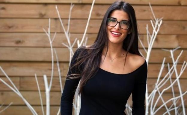 Lidia Torrent, la camarera de First Dates, comete una «torpeza» en la Feria de Abril y conquista Instagram