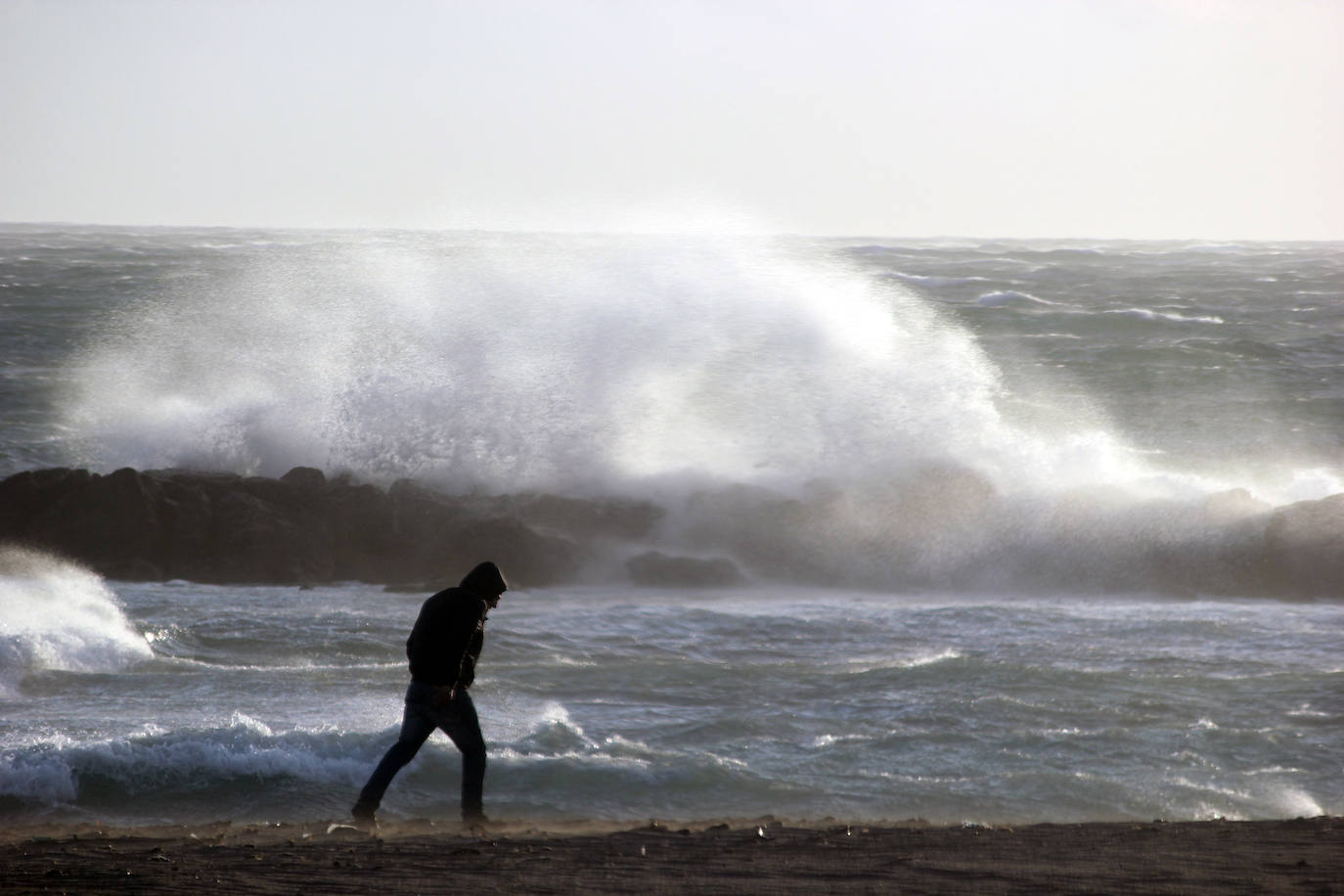 El Viento Y El Fuerte Oleaje Activan La Alerta Amarilla En El Litoral