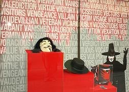 Escaparate de Agapea, que anuncia su semana del cómic. :: M. Á. A./