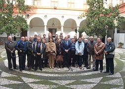 Foto de familia de los socios fundadores del Foro 'Granada, Nueva Ciudadanía'. :: GUSTAVO G./