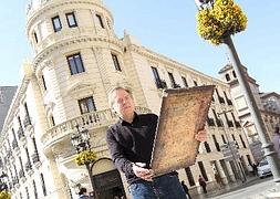 Geoffrey Wynne, en un rincón de Puerta Real. :: IDEAL/