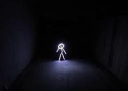 Un padre viste a su hija de LED y lo cuelga en Youtube