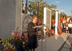 El monumento a los que perdieron la vida durante los primeros años de la etapa franquista se inauguró en octubre de 2008. :: ENRIQUE/