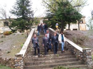 ABANDONADO. El rector y responsables de la Junta en las minas del Conjuro, ayer. / R. VÍLCHEZ/